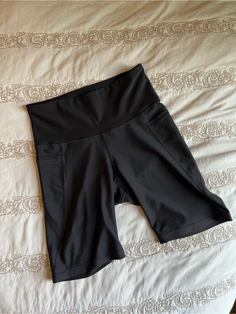 Old Navy Active Go-Dry Bike Shorts with Pockets - Size M